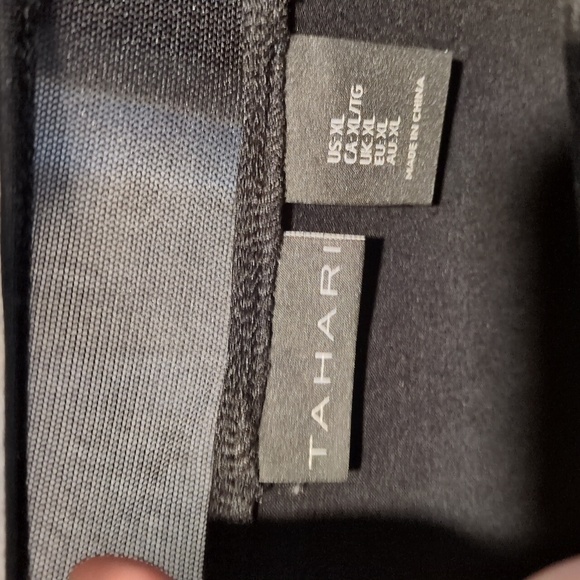 Black Sleeveless Top With Mess Neckline - Picture 2 of 3